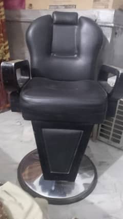 home use ki hoi ha bas new lii thi best price ma salee kar rha ha