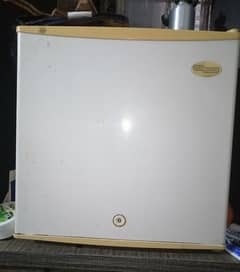 Super general mini fridge refrigerator