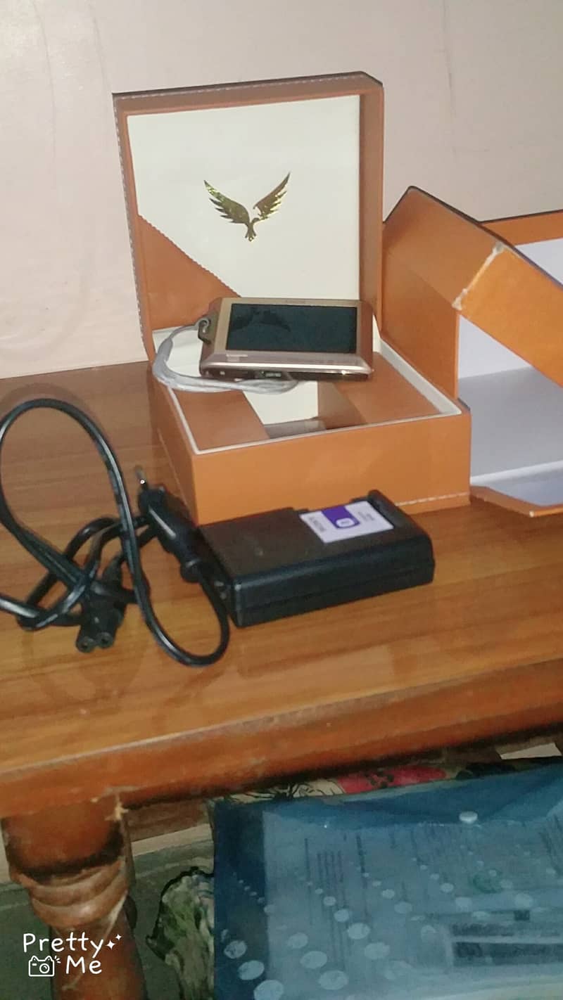 Exmor R 10.2 Mega pixels Dsc-TX1 1
