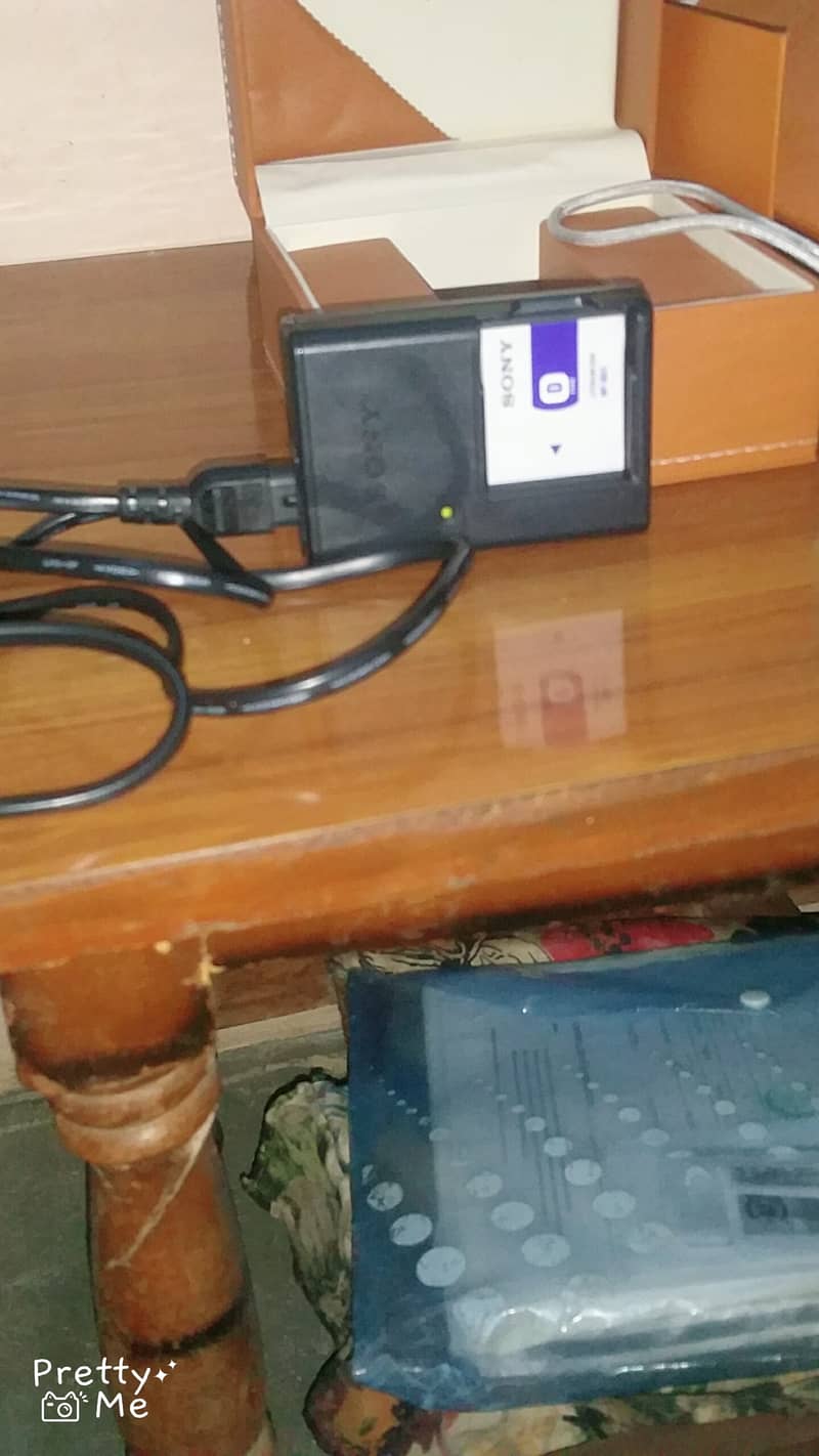 Exmor R 10.2 Mega pixels Dsc-TX1 3