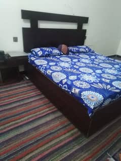 bed dressing with side table in very good condition