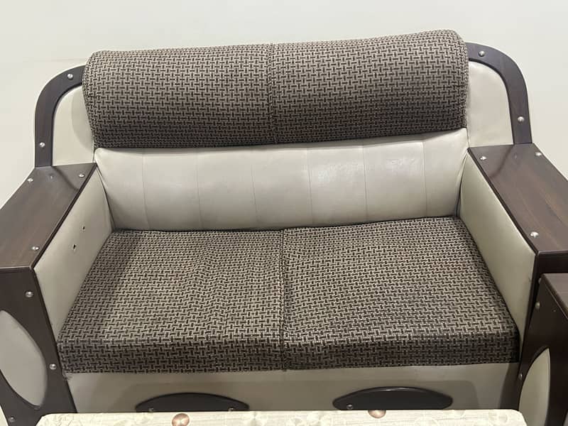 Three sofa set in normal condition 1