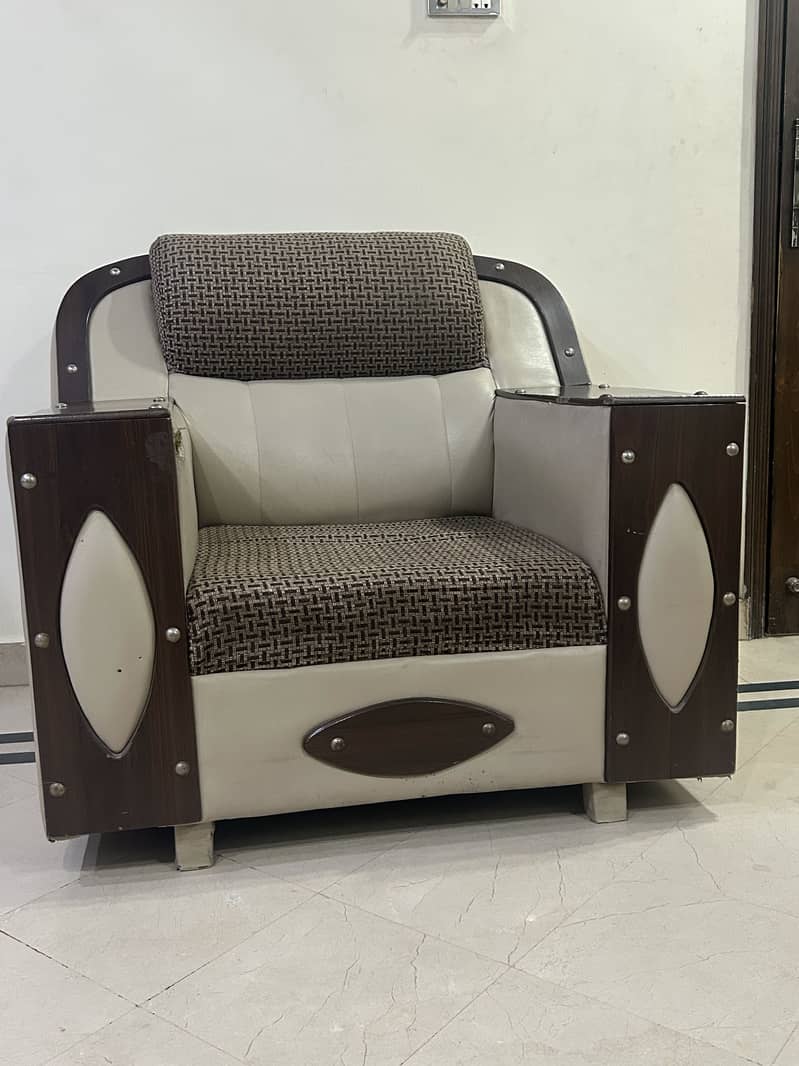 Three sofa set in normal condition 2