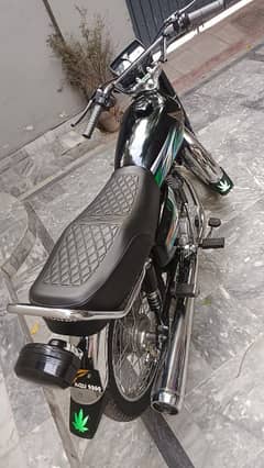 Bike like new  orignal number plate avlbl. oregnal pats avlabal