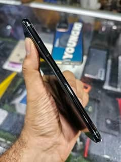 iphone 11 pro max 64gb-Contact my WhatsApp number  03251413908
