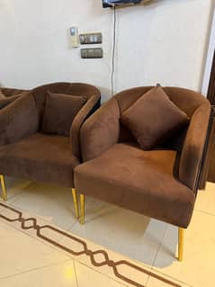 Elegant Sofa Set – Style & Comfort Combined!