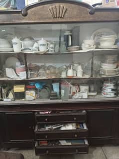 High-Quality Glass Showcase for Sale – Excellent Condition!