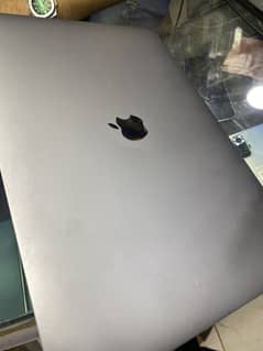 Macbook pro 2017 15.4 inch