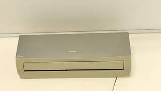 Gree inverter AC 1 ton good condition