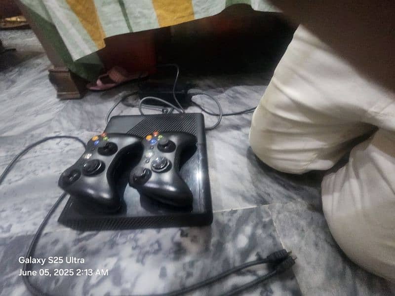 x box 360 with 2 controllers and all cables 1