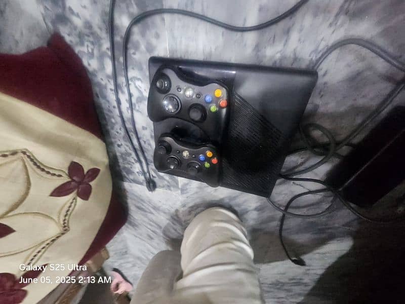 x box 360 with 2 controllers and all cables 2