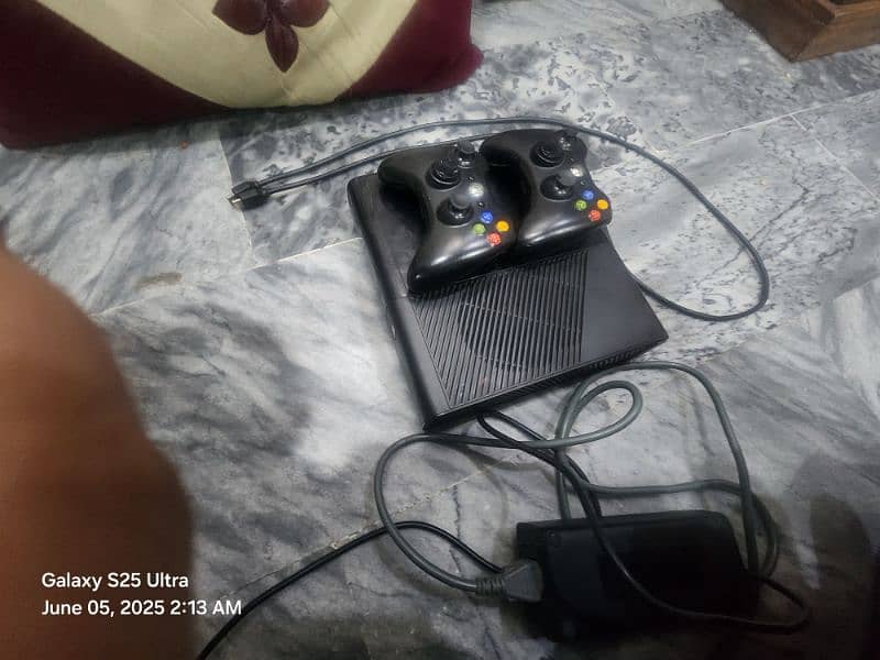 x box 360 with 2 controllers and all cables 3