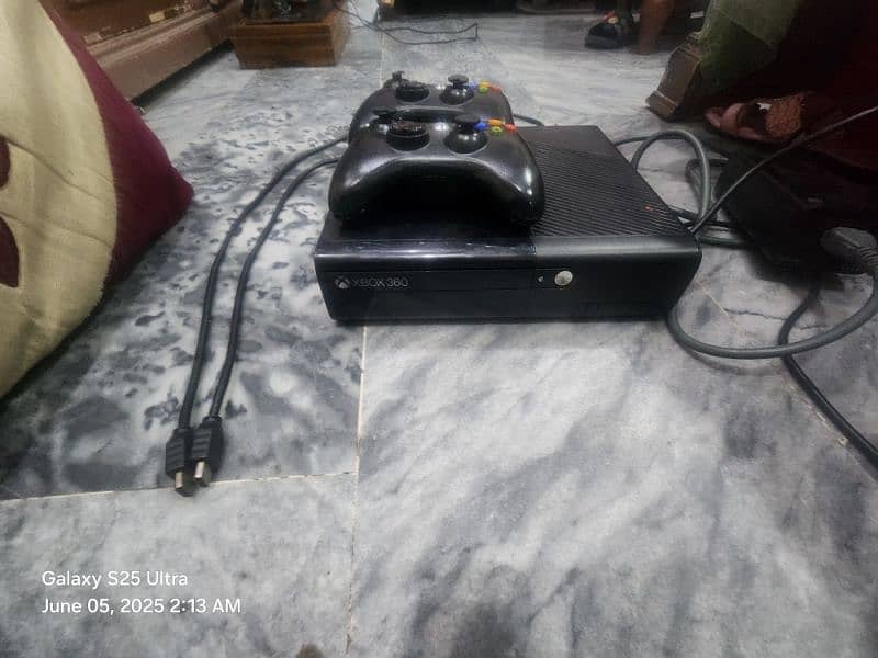 x box 360 with 2 controllers and all cables 4