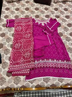 3piece stitched lawn suit. (Used)