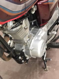 Honda 125 condition 10/10 zero meter ka makabla krta ha