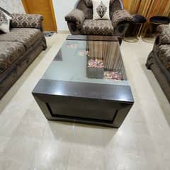 Center Table in excellent condition available for sale