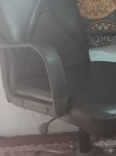 Office chair for sale condition bilkul clean hy just lock lagny wala h