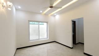 3200