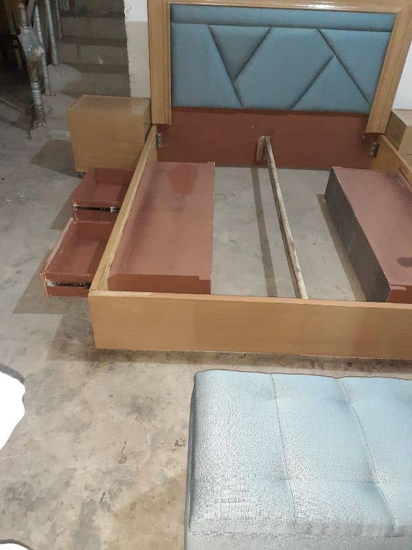 1 double bed 2 side tables with pafy and shukaish 0