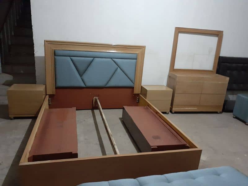 1 double bed 2 side tables with pafy and shukaish 1