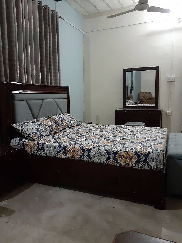 1 double bed 2 side tables with pafy and shukaish 3