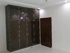 Get This Amazing 10 Marla Flat Available In Askari 11 - Sector B