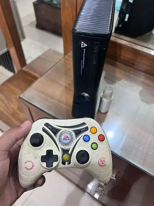 xbox 360 slim barely used with a special edition controller of EA 1