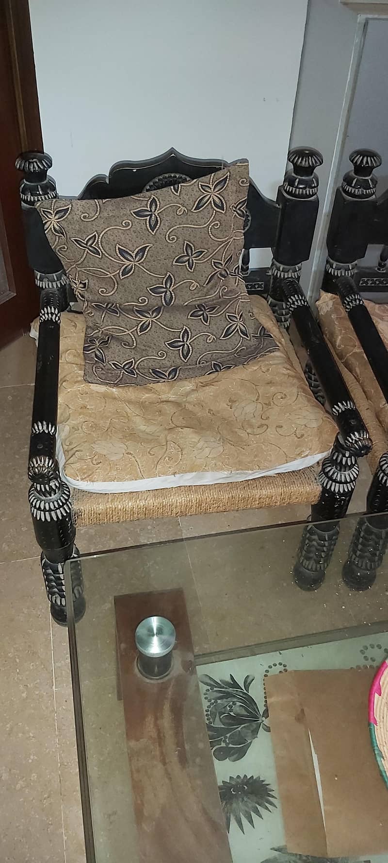 chinyoti sofa set 4 seater with table 2