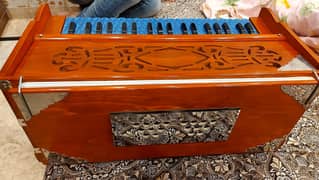2 set harmonium only body  available