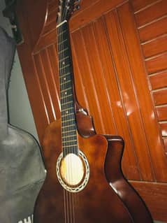 medium Guitar never properly used perfect condition.