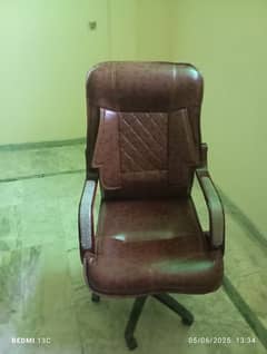 office table and office chair used condition good condition