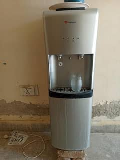 Dawlance Water dispenser with refrigerator