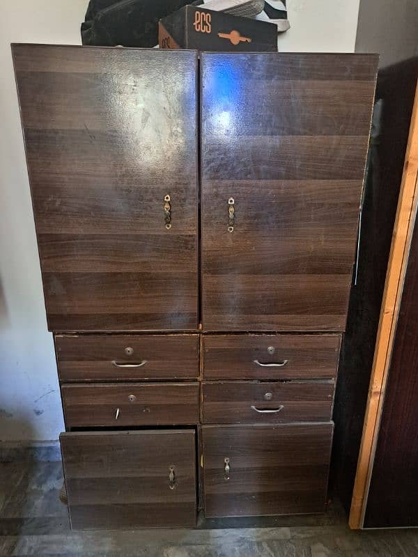 Wardrobe for storage with 1 main space and 6 compartment 0