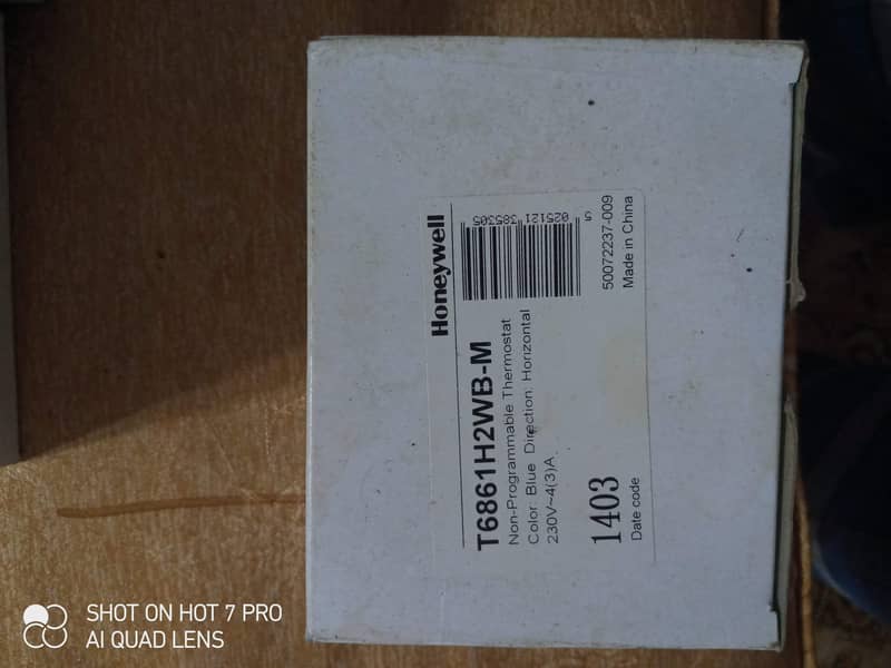 Non Programable Thermostate Blue Horizontal 1
