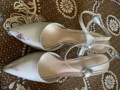 Metro size 40 silver heels