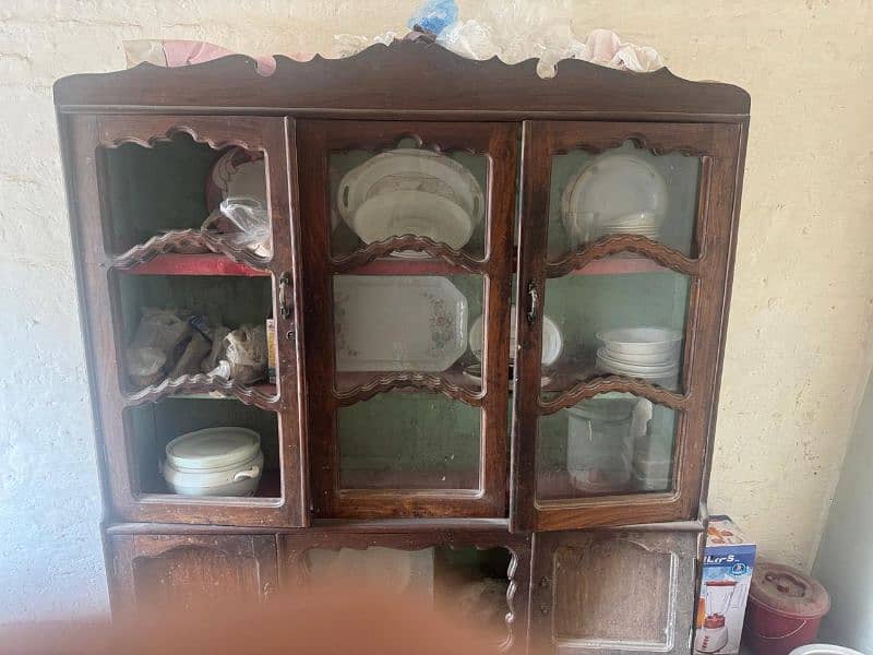 showcase in a good condition 1