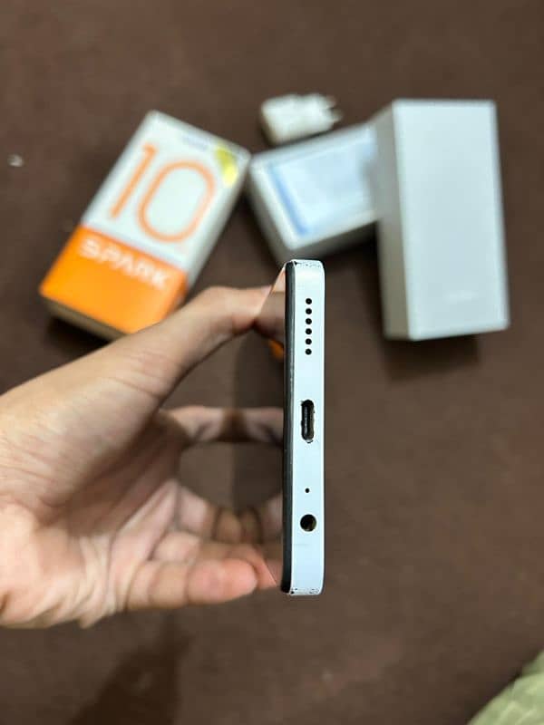 Tecno spark 10 pro 8+8/128gb condition 10/9 with box & orignal adopter 1