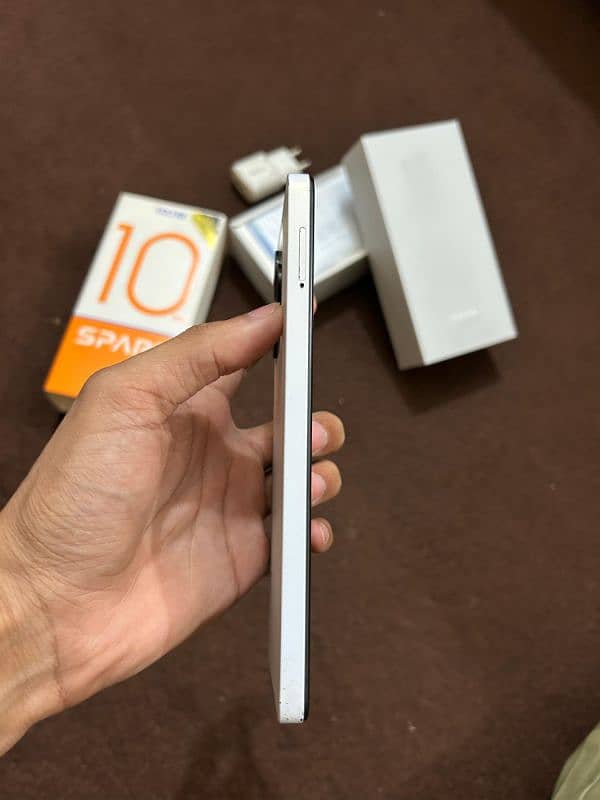 Tecno spark 10 pro 8+8/128gb condition 10/9 with box & orignal adopter 2