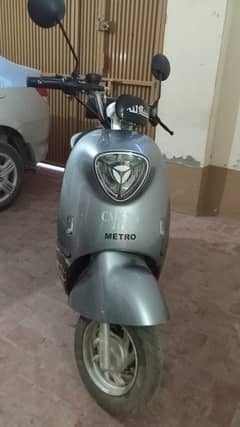 Electric Scooty Metro (Yadea) M6