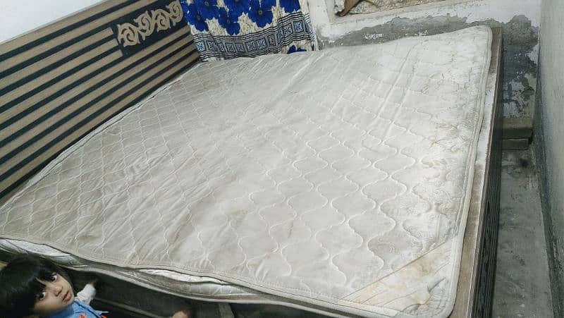 King size bed set complete Two side table and Spring Mattress 4