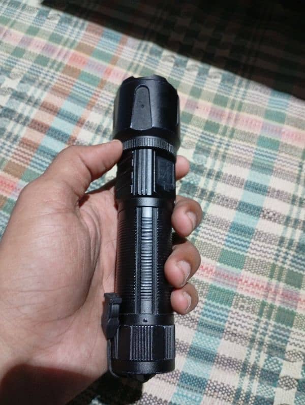 new multi-functioned LED flashlight 0