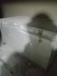 جستی چادر کی پیٹی پرانی ہے چادر بہت اچھی مضبوط لگی ہی ہے اور اس کے