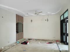 10 Marla Well-Maintained Old House For SALE Abdalian Society, Lahore
