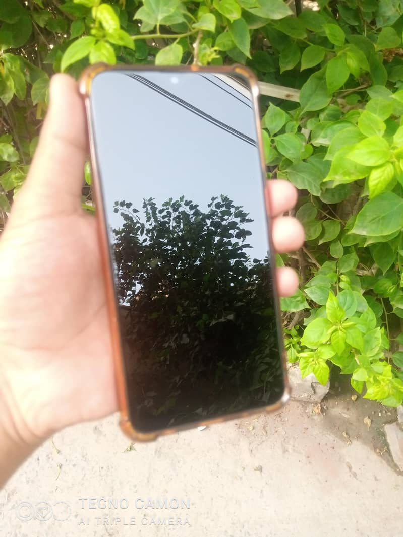 good condition mobile no any fault  box and mobile 1