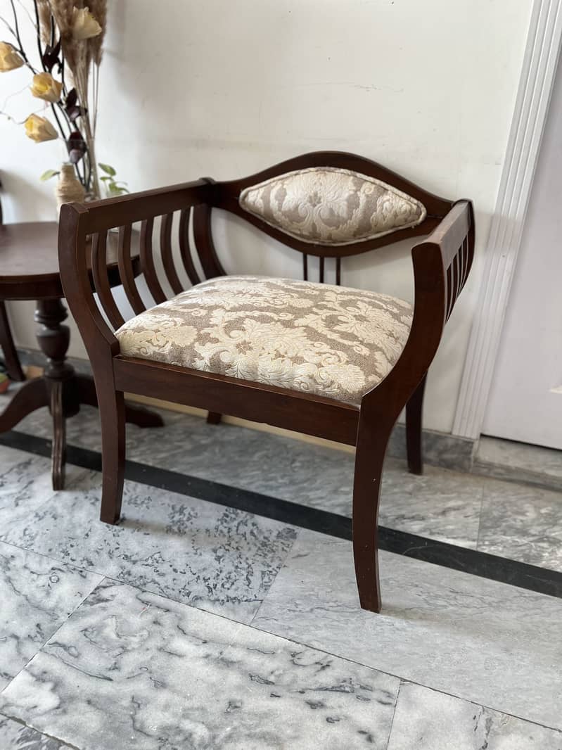 Coffee set Chairs set with Round Table New Condition 2