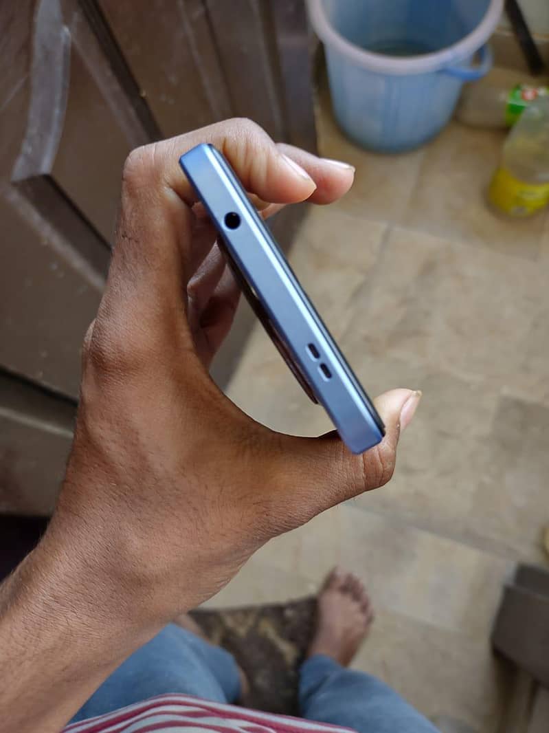 redmi A3 mint condition all ok with box 7
