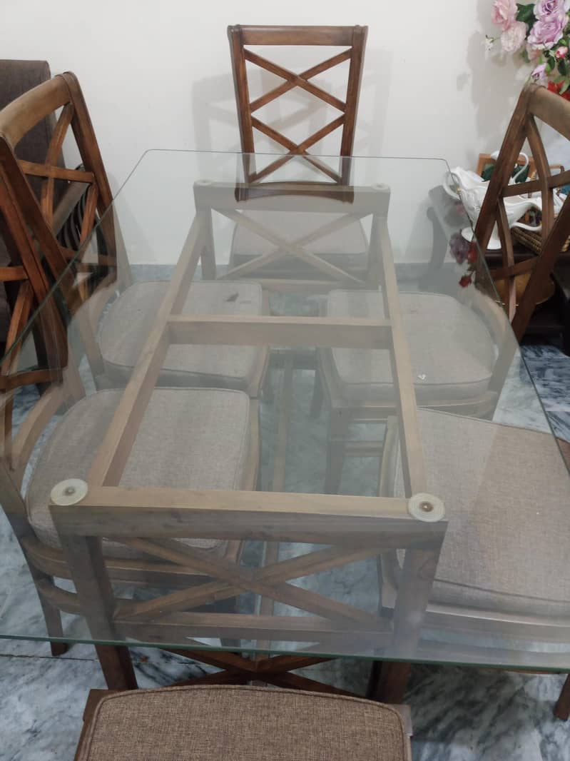 dining table with chairs for sale need and clean no scratch 0