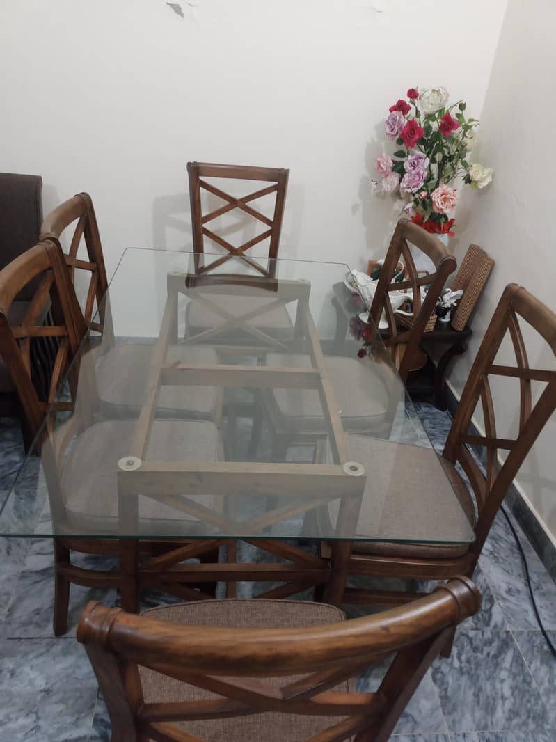 dining table with chairs for sale need and clean no scratch 1
