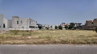 1 kanal plot surrounded by houses