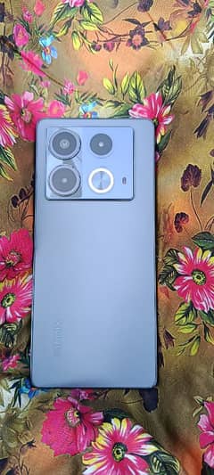 note 40 8/256 all accessories 7 month warranty